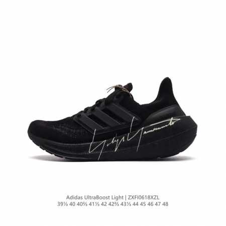 阿迪达斯 .老爹鞋 全新adidas Ultra Light Boost 系列超轻升级，10周年新一代缓震运动跑鞋。在阿迪达斯boost跑鞋面世十周年之际，阿迪 - 点击图像关闭