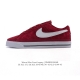 特价 耐克Nike Court Legacy 运动鞋融合经典复古款式与时尚街头风格设计，向网球文化的辉煌历史致敬。 皮革鞋面经久耐穿，易于清洁；精致缝线设计，营