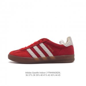 阿迪达斯 Adidas Originals Gazelle Indoor 复古三叶草防滑透明橡胶板鞋经典运动鞋。这款经典鞋,忠于原版设计,缀撞色三条纹和鞋跟饰片