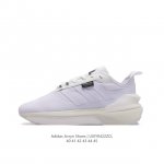 Adidas 阿迪达斯正品新款 Avryn Shoes 排汗减震回弹防滑耐磨运动休闲缓震 跑步鞋 这款adidas运动鞋拥有与众不同的细节设计，包括醒目的三条纹