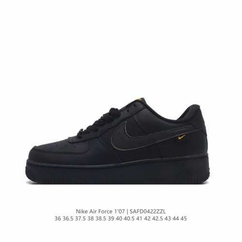 耐克 Nike Air Force 1 '07 Low 空军一号含气垫 低帮百搭厚底增高休闲运动板鞋。柔软、弹性十足的缓震性能和出色的中底设计，横跨复古与现代的