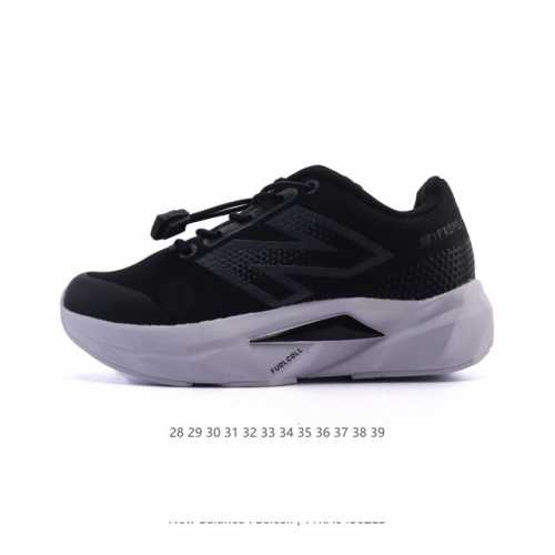 童鞋 新百伦 New Balance Nb 儿童运动鞋Rc Elite系列Mfcxlk4马拉松专业竞速碳板跑步鞋。搭载全新升级的全脚掌，Fuelcell科技中底