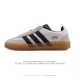 阿迪达斯 Adidas Originals Gazelle Indoor复古三叶草防滑透明橡胶板鞋经典运动鞋。这款经典鞋,忠于原版设计,缀撞色三条纹和鞋跟饰片。