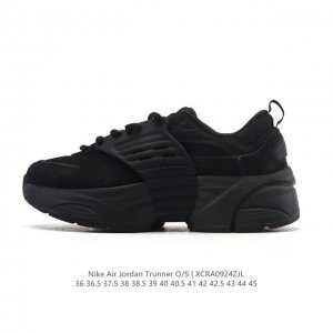 新品公司级 耐克 Nike Jordan Trunner O S 运动篮球鞋，是 耐克旗下 Jordan Brand 推出的复古跑鞋，以 90 年代田径鞋为灵感