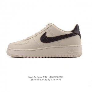 耐克 Nike Air Force 1 '07 Low 空军一号含气垫 低帮百搭厚底增高休闲运动板鞋。柔软、弹性十足的缓震性能和出色的中底设计，横跨复古与现代的