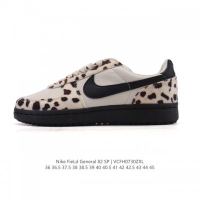 耐克烽火Nike Field General 82 Sp 低帮复古篮球鞋 这款专为烤架战士设计的运动鞋采用 1982 年经典的配色，采用皮革和弹道尼龙鞋面结构，