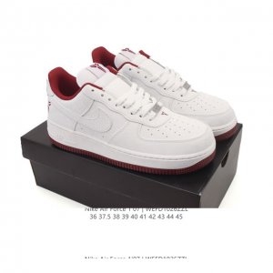 耐克 Nike Air Force 1 '07 Low 空军一号含气垫 低帮 小白鞋 百搭厚底增高休闲运动板鞋。柔软、弹性十足的缓震性能和出色的中底设计，横跨复