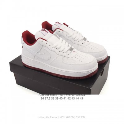 耐克 Nike Air Force 1 '07 Low 空军一号含气垫 低帮 小白鞋 百搭厚底增高休闲运动板鞋。柔软、弹性十足的缓震性能和出色的中底设计，横跨复