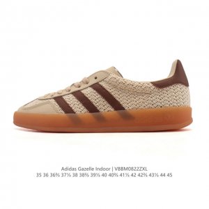 阿迪达斯 Adidas Originals Gazelle Indoor复古三叶草防滑透明橡胶板鞋经典运动鞋。这款经典鞋,忠于原版设计,缀撞色三条纹和鞋跟饰片。