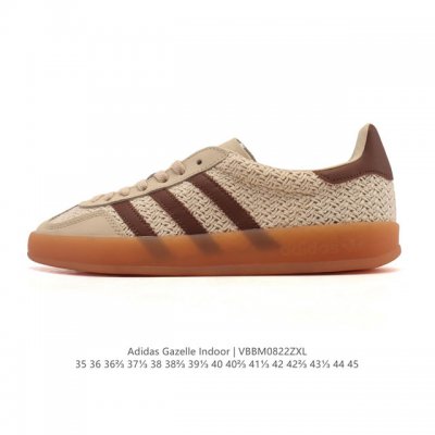 阿迪达斯 Adidas Originals Gazelle Indoor复古三叶草防滑透明橡胶板鞋经典运动鞋。这款经典鞋,忠于原版设计,缀撞色三条纹和鞋跟饰片。