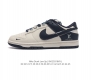 耐克 Nike Dunk Low Retro 运动鞋复古解构绑带板鞋 双鞋带 路易威登联名款 作为 80 年代经典篮球鞋款 起初专为硬木球场打造 后来成为席卷街