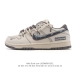 耐克 Nike Dunk Low Retro 运动鞋复古板鞋。作为 80 年代经典篮球鞋款，起初专为硬木球场打造，后来成为席卷街头的时尚标杆，现以经典细节和复古