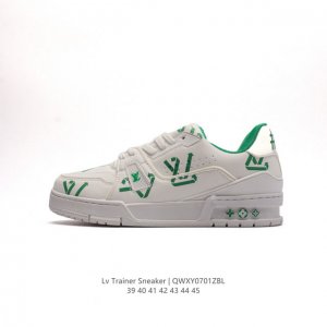 路易威登 Louis Vuitton LV路易威登板鞋 浮雕印花 时尚运动鞋 潮厚底增高鞋 。舒适防滑底和百搭性霸屏整个时尚娱乐圈，细节调整完美主义！鞋面采用柔