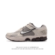 nike 耐克夏季 Zoom Vomero 5 运动鞋休闲训练跑步鞋。Nike Zoom Vomero 5 男女子运动鞋妥帖包覆足部，提供透气支撑效果。耐穿材料