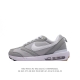 耐克 Nike Air Max Dawn 黎明系列 低帮气垫百搭休闲运动慢跑鞋。从配色上彰显出浓厚的复古气质。最大的亮点当属鞋型设计上加入结构元素，汲取1984