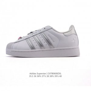 真标 阿迪达斯 Adidas Superstar 2025年新款鞋子 蛇年新款经典贝壳头系列 新款休闲板鞋潮流女士运动鞋。鞋面柔软皮革拼接材质 标志性的贝壳鞋头