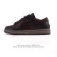 耐克 Nike Sb Dunk Low Pro 男女同款运动鞋复古板鞋。采用柔软皮革拼接鞋面，经久耐穿，塑就如元年款 Dunk 般的复古质感。鞋头透气孔，搭配鞋