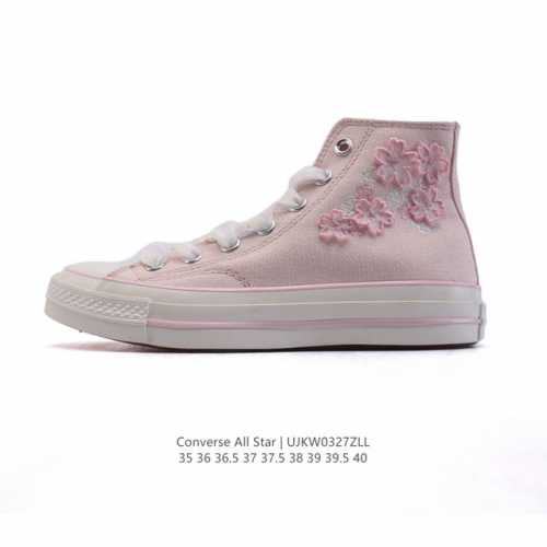 130 converse 高帮女士运动鞋 匡威全明星复古 休闲百搭板鞋 春季花朵饰面 经典透气帆布面慢跑鞋。这个系列是匡威最古老的系列了。是匡威品牌公司1908