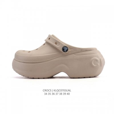 Crocs 沙滩洞洞鞋 女士休闲厚底增高凉拖鞋 卡骆驰明星同款 厚底增高沙滩鞋 选择尺码时 建议选大一码 脚感更舒适 家居休闲一式两用拖鞋 白敬亭同款，坡跟设计