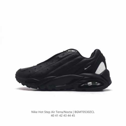 Hot Step Air Terra Nocta 运动鞋气垫篮球鞋。说唱歌手drake携手子品牌nocta与nike一起推出全新联名款，鞋款以hot Step