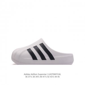 阿迪达斯 Adidas Originals Adifom Superstar 木屐鞋 鸭鸭鞋 潮男女运动板鞋 包头 拖鞋 凉鞋。鞋子由 % 的天然和可再生材料制