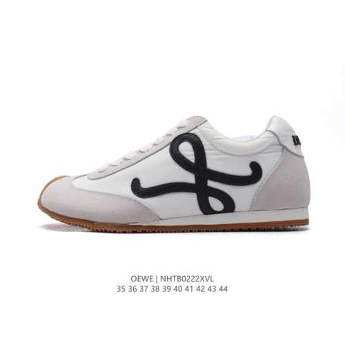 新品公司级 Loewe 罗意威 Ballet Runner 皮革 简约圆头 系带 低帮 运动休闲鞋这双鞋是Loewe新发布的Ballet Runner ，被誉为