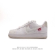 耐克 Nike Air Force 1 '07 Low 空军一号含气垫 低帮百搭厚底增高休闲运动板鞋。柔软、弹性十足的缓震性能和出色的中底设计，横跨复古与现代的