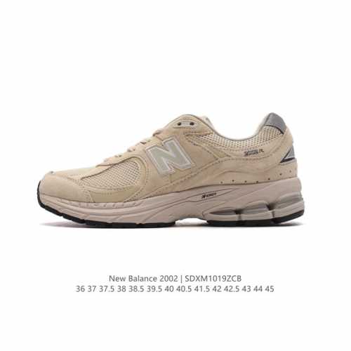 新百伦 New Balance 2002R 跑鞋 男女运动鞋厚底老爹鞋。沿袭了面世之初的经典科技，以 ENCAP 中底配以升级版 N-ERGY 缓震物料。鞋面则