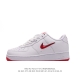 耐克 Nike Air Force 1 '07 Low 空军一号含气垫 低帮百搭厚底增高休闲运动板鞋。柔软、弹性十足的缓震性能和出色的中底设计，横跨复古与现代的