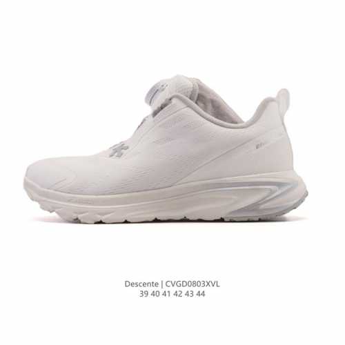 新品公司级 Descente 迪桑特Urban Outdoor系列男款Traxis运动休闲鞋夏季新品。迪桑特的Core-Tex面料，轻薄又坚固，防水透气还防风，