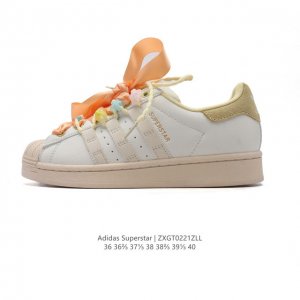 阿迪达斯 Adidas Superstar 三叶草经典贝壳头系列新款休闲板鞋潮流女士运动鞋 解构绑带 双鞋带 。鞋面柔软皮革材质 标志性的贝壳鞋头，锯齿三条纹，