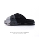140 【降价】耐克 Nike Air More Uptempo Slide皮蓬拖鞋 休闲沙滩鞋 家居拖鞋 以流行于街头的涂鸦文化为设计灵感，整体的设计风格夸张