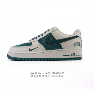 耐克 Nike Air Force 1 '07 Low 空军一号含气垫 低帮百搭厚底增高 小白鞋 休闲运动板鞋。柔软、弹性十足的缓震性能和出色的中底设计，横跨复
