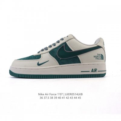 耐克 Nike Air Force 1 '07 Low 空军一号含气垫 低帮百搭厚底增高 小白鞋 休闲运动板鞋。柔软、弹性十足的缓震性能和出色的中底设计，横跨复