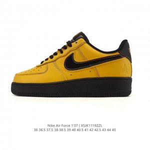 耐克 Nike Air Force 1 '07 Low 空军一号含气垫 低帮小白鞋 百搭厚底增高休闲运动板鞋。柔软、弹性十足的缓震性能和出色的中底设计，横跨复古