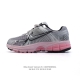 160 Nike 耐克夏季 Zoom Vomero 5 运动鞋休闲训练跑步鞋。Nike Zoom Vomero 5 女子运动鞋妥帖包覆足部，提供透气支撑效果。耐