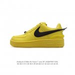 耐克 空军一号 Af1 低帮休闲板鞋 Ambush X Nk Air Force 7 Low Sp 空军一号联名标志性的swoosh延伸至鞋跟之外，鞋舌和鞋垫上