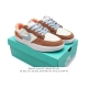 耐克Nike SB Force 58 运动滑板鞋。这是一款将前沿创新带入街头的单品，它具有硫化杯底，具有出色的耐用性和灵活性。使用柔软皮革和帆布拼接，在饰面上放