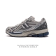 新百伦 New Balance M 6系列 复古运动鞋单品宝藏老爹鞋款。作为NB最经典的档案鞋型之一，与2002一样， 6有着NB最成熟的技术加持和复古款式，而
