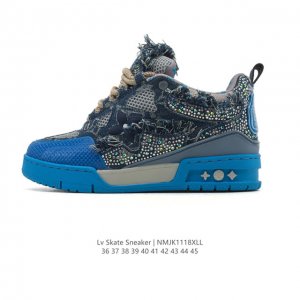 公司级 Lv Skate Sneaker 路易威登 2025年新款运动板鞋 蛇年限定 春夏秀场初次亮相，此次以粒面牛皮革焕新呈现。加垫鞋领和鞋舌援引滑板鞋设计，