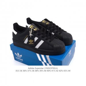 阿迪达斯 Adidas Superstar 2025年新款鞋子 蛇年新款经典贝壳头系列 新款休闲板鞋潮流女士运动鞋 。鞋面柔软皮革拼接材质 标志性的贝壳鞋头，简