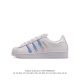 公司级 阿迪达斯 Adidas Superstar 三叶草经典贝壳头系列 新款休闲板鞋潮流女士运动鞋 。鞋面柔软皮革材质 标志性的贝壳鞋头，锯齿三条纹，简约的线