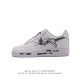 耐克 Nike Air Force 1 '07 Low 空军一号含气垫 低帮百搭厚底增高休闲运动板鞋。柔软、弹性十足的缓震性能和出色的中底设计，横跨复古与现代的