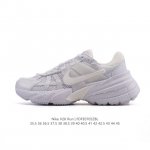 公司级 Nike 耐克 V2K Run 减震防滑 复古低帮运动跑步鞋 超火复古跑鞋，采用太空革组合呼吸网眼布鞋面材质，搭载正确4层组合底模，嵌入Tpu加固稳定模