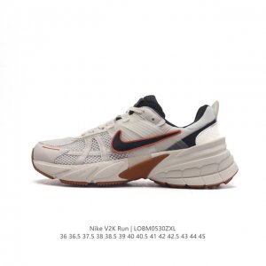 Nike 耐克 V2K Run 减震防滑 复古低帮跑步鞋 超火复古跑鞋，采用太空革组合呼吸网眼布鞋面材质，搭载正确4层组合底模，嵌入tpu加固稳定模块,双层md