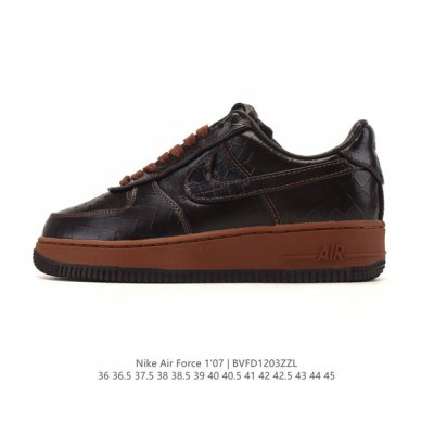 耐克 Nike Air Force 1 '07 Low 空军一号含气垫 低帮 小白鞋 百搭厚底增高休闲运动板鞋。柔软、弹性十足的缓震性能和出色的中底设计，横跨复