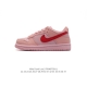 童鞋开学季 耐克 Nike Sb Dunk Low Pro 儿童运动鞋复古板鞋。采用柔软皮革鞋面，经久耐穿，塑就如元年款 Dunk 般的复古质感。鞋头透气孔，搭