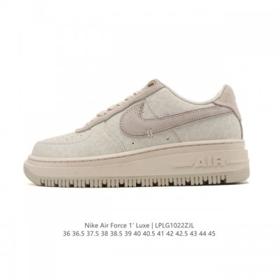 耐克 Nike Air Force 1 Low Luxe 空军一号低帮厚底休闲运动板鞋 鞋款以1982年原版经典的 Air Force 1 Luxe 为蓝本，继