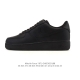 耐克 Nike Air Force 1 '07 Low 空军一号含气垫 低帮百搭厚底增高休闲运动板鞋。柔软、弹性十足的缓震性能和出色的中底设计，横跨复古与现代的