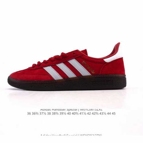 阿迪达斯 Adidas Handball Spezial 低帮三叶草学院风复古休闲板鞋 德训鞋 橡胶底柔软皮革经典运动鞋板鞋。圆头、缝合拼接设计、正面绑带、鞋舌